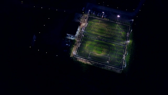 足球比赛晚上的鸟瞰图