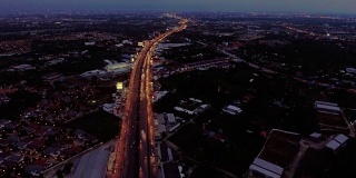泰国曼谷夜间公路交通鸟瞰图