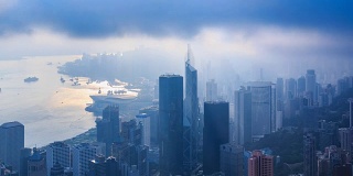 在多云的日子里，空中拍摄的香港城市景观超过4K时间