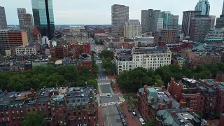 航拍游览波士顿的住宅褐石建筑视频素材模板下载