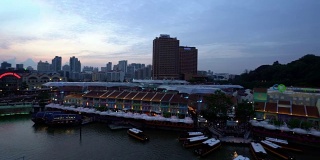 空中摇摄:克拉克码头夕阳下的人群