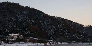 淘金:富士山山梨县川口湖的日落