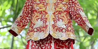 中国传统的新娘婚纱。