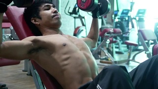 亚洲男人在健身视频素材模板下载