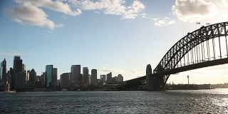 悉尼海港大桥后的日落