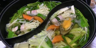 日式涮锅或Sukiyaki是日式和韩式的4K。