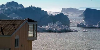格陵兰岛北冰洋巨大冰山的特写