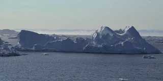 格陵兰岛北冰洋冰山的特写
