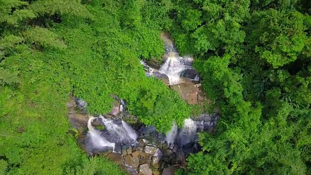 泰国美丽瀑布鸟瞰图