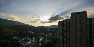 香港房屋日落景观:美丽的日落城市景观