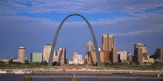 密苏里州圣路易斯的拱门。