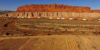 货运列车新墨西哥定居沙漠景观岩岗
