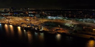 美国佛罗里达州迈阿密港航拍夜景