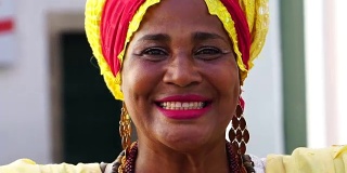 巴西妇女的肖像非洲后裔-拜阿纳