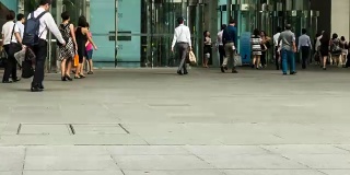 新加坡的金融商业区，上班族步行上班。