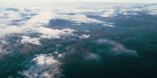 从飞机窗口看冰岛冰川