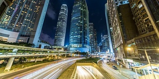 香港夜间交通繁忙的时间流逝，国际金融中心的夜晚，