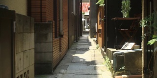 东京神乐坂窄街中景深度聚焦