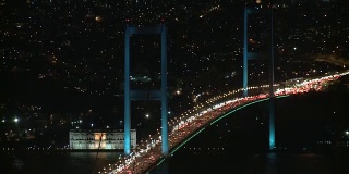 晚上的伊斯坦布尔博斯普鲁斯大桥
