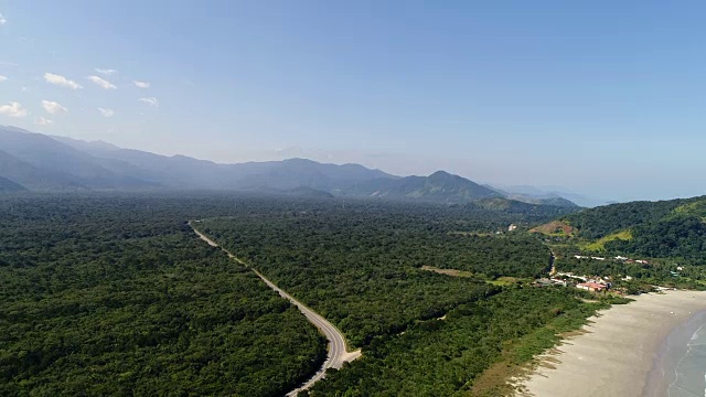 巴西圣保罗Sao Sebastiao海滩鸟瞰图