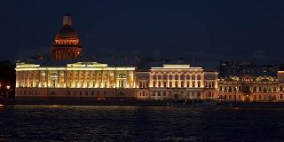 夜间圣彼得堡海军部堤岸