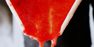 倒蕃茄酱-意大利南部的传统自制产品