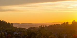 美丽的日落在欢乐谷俄勒冈的住宅4k时间流逝