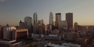 明尼阿波利斯市中心-天际线-日落