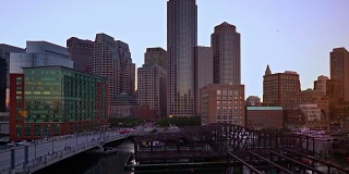 波士顿的桥梁和商业区