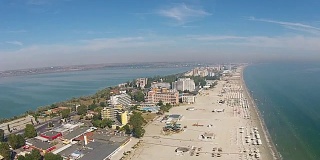 黑海沿岸的里维埃拉，在东欧，与马米亚大道，罗马尼亚的顶级旅游目的地，空中盘旋