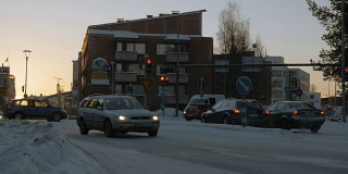 罗瓦涅米冬季公路场景，芬兰
