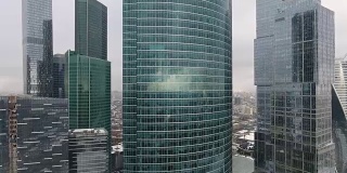 航拍莫斯科国际商务中心的摩天大楼。