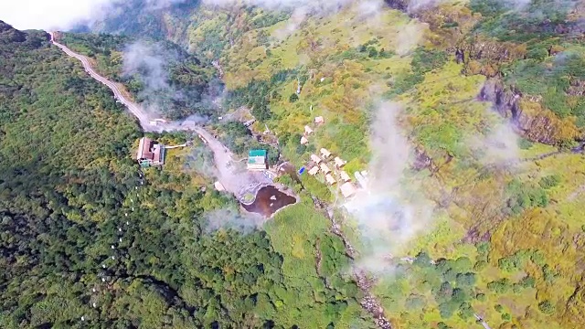 鸟瞰图美丽的绿色山，轿子山，中国