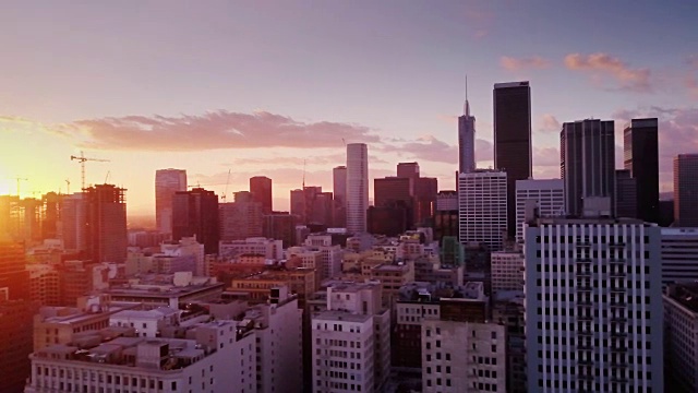 日落时分的洛杉矶市中心-航拍