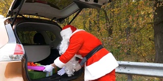 圣诞老人从汽车后备箱获得50帧/秒的礼物