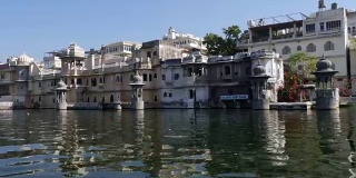印度拉贾斯坦邦乌代普尔皮霍拉湖上的泰姬湖宫殿
