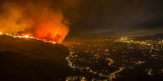加州伯班克市上空惊人的野火时间流逝