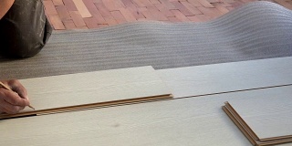 安装新的强化木地板，特写