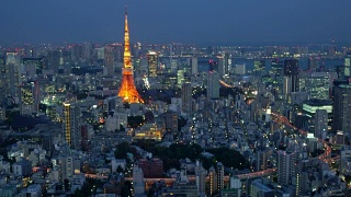 东京城市的抽象背景，东京塔在夜晚被照亮视频素材模板下载