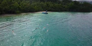 空中浮潜者在斐济