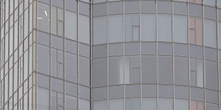 办公大楼的窗户。在摩天大楼的商业中心