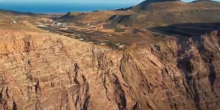 飞越西班牙加那利群岛兰扎罗特岛米拉多德尔里奥附近的吉纳特观点