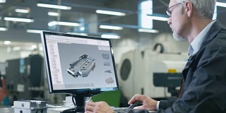 总工程师使用个人计算机，CAD设计机械零件。他在大工厂工作。