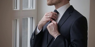 男士系领带