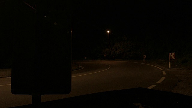 运动控制的时间间隔:夜间道路上的交通