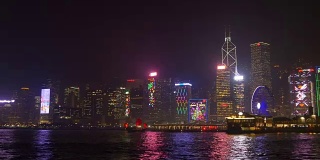 中国夜照亮了香港市区著名的4k海湾全景