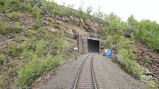 火车在隧道中行驶，瑞典拉普兰的阿比斯科国家公园视频素材模板下载