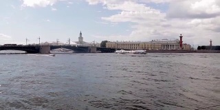 圣彼得堡。涅瓦河。宫桥。