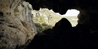 探索山洞穴