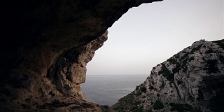 探索山洞穴